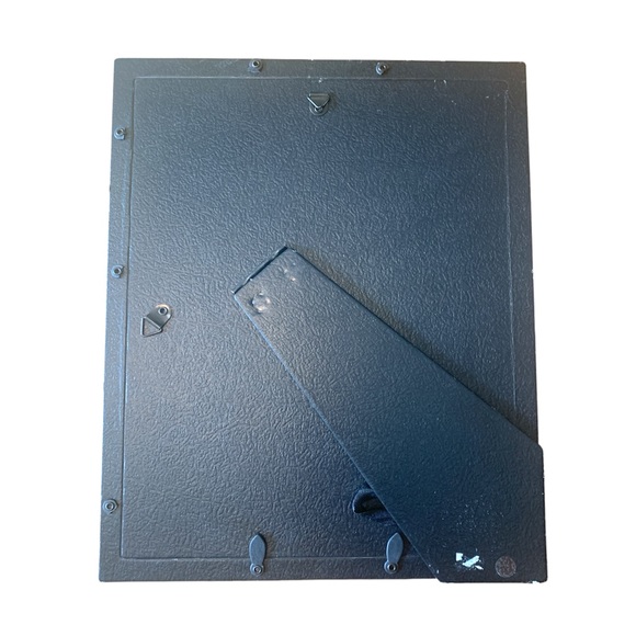 8x10” Ridged Picture Frame - Picture 3 of 3